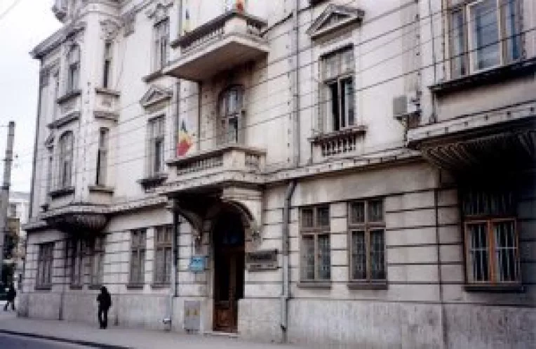 Spitalele, scolile si teatrele vor fi retrocedate proprietarilor de drept