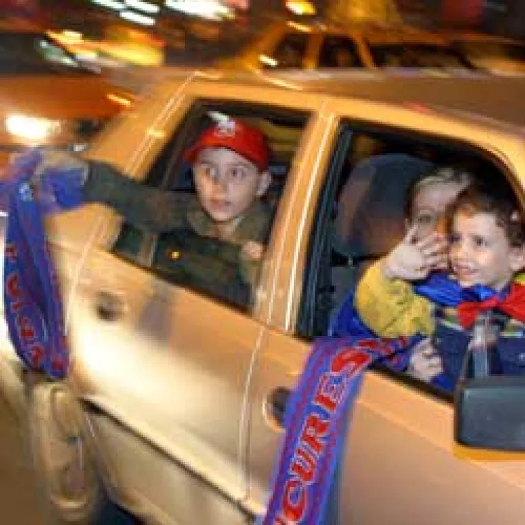 Sportul rege usureaza buzunarele parintilor