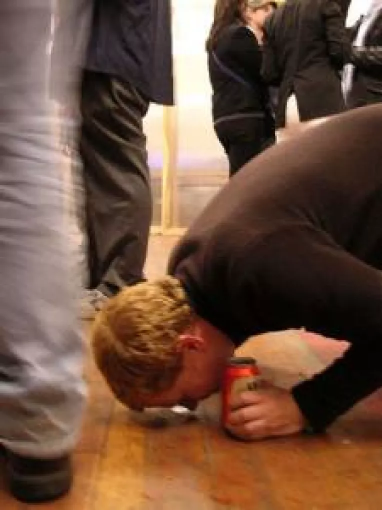 SRI este banuit de politie politica si implicare in actiuni ilegale. Romanii se tem inca de serviciile secrete