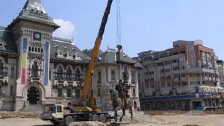 Statuia lui Mihai Viteazul a coborat pe pamant