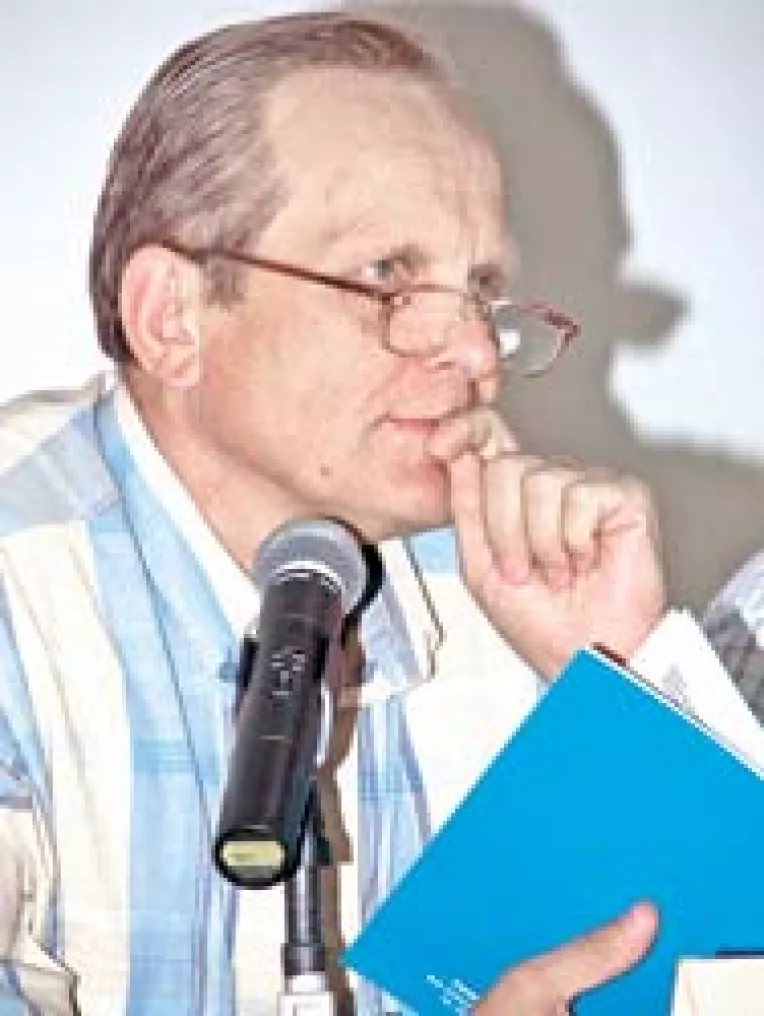 Stolojan atat de mult tine la PNL, ca vrea sa-l rupa