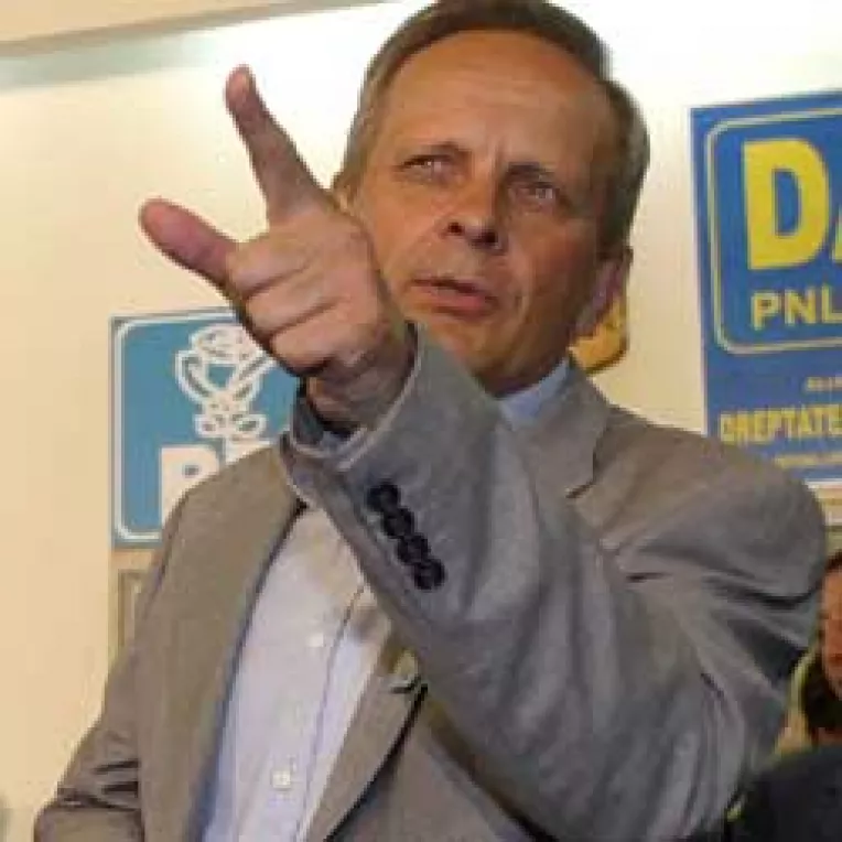 Stolojan il astepta pe Tariceanu la cotitura