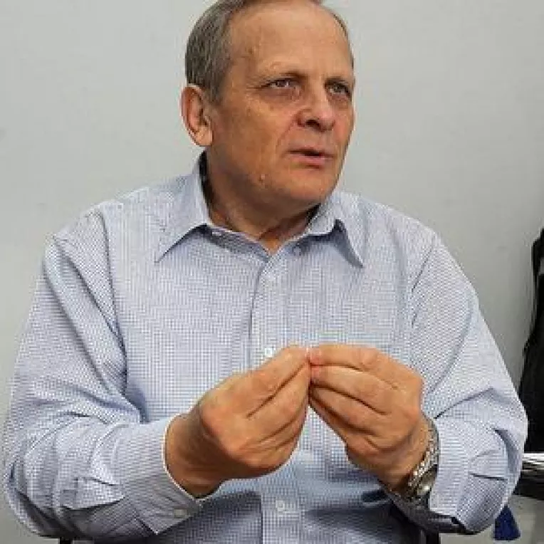 Stolojan: PSD si PNL nu pot propune premierul doar pentru ca vor forma majoritatea in Parlament
