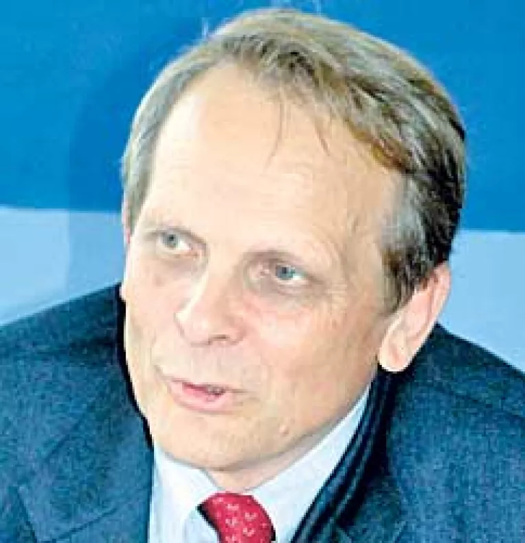 Stolojan pune umarul la rasturnarea lui Tariceanu