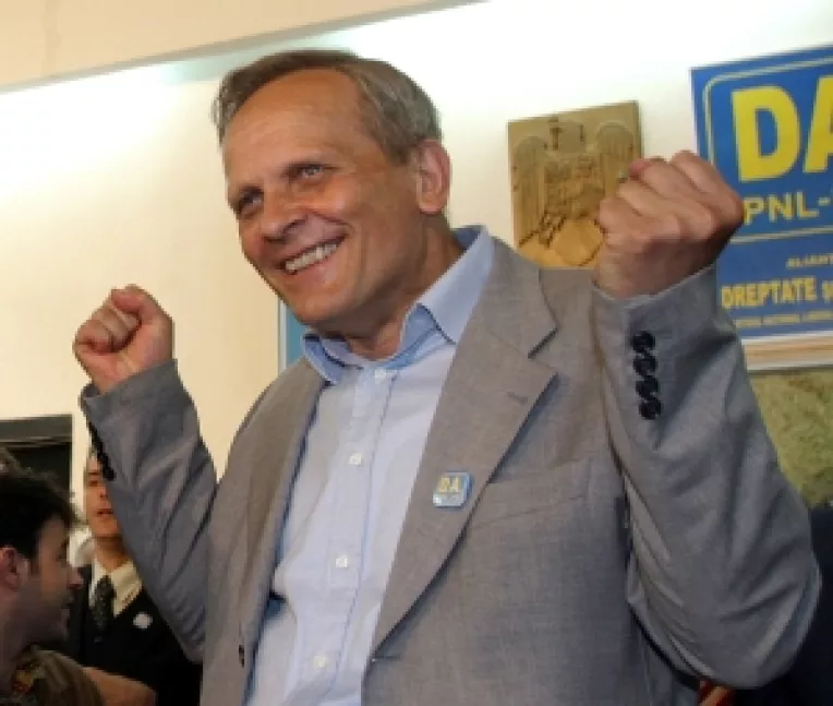 Stolojan urca in ierarhia viitorului PDL