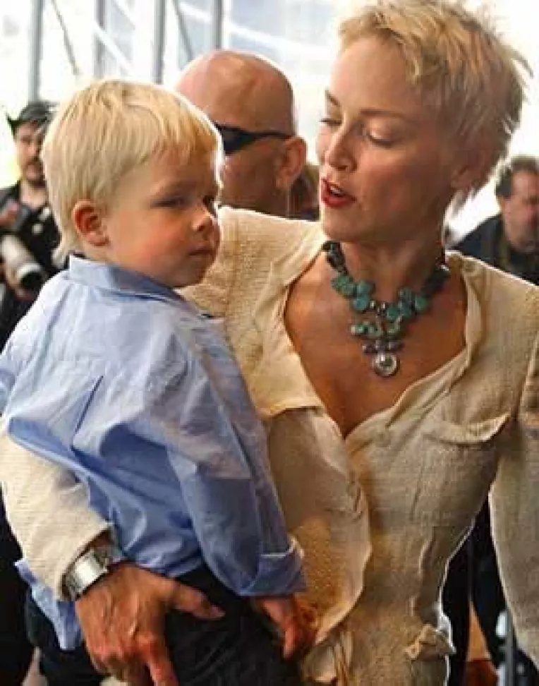 Studiu: Femeile care nasc mai tarziu traiesc mai mult