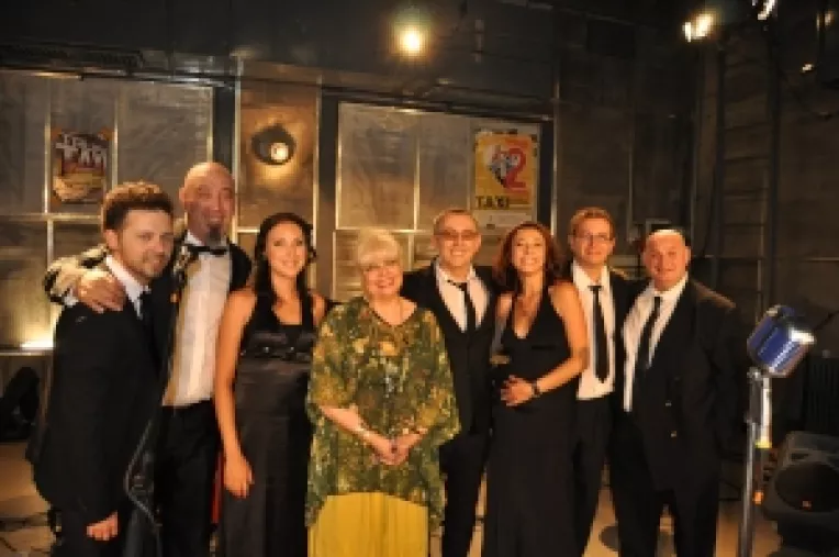 "Subtitrarea la romani" - Taxi featuring Irina Margareta Nistor 