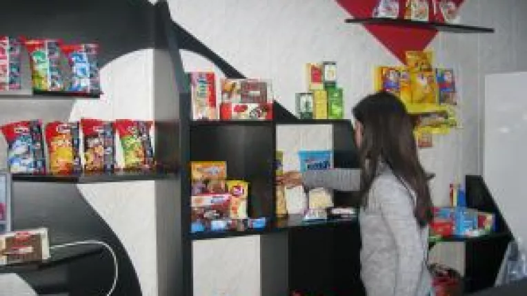 Supermarketurile desfiinteaza buticurile