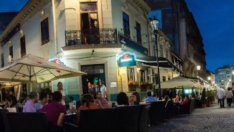 Suporterii maghiari si romani s-au batut joi seara in Centrul Vechi din Capitala
