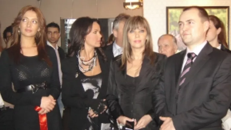 Surorile Fedorca, in doliu
