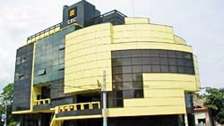 Suspendarea si demisia lui Basescu ar putea salta euro in raport cu leul