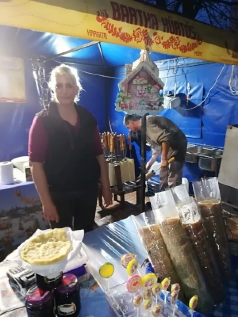 Szilvia Magyari: Prajituri cu nuca, miere si spuma de oua, la targul Piata taraneasca de la MTR