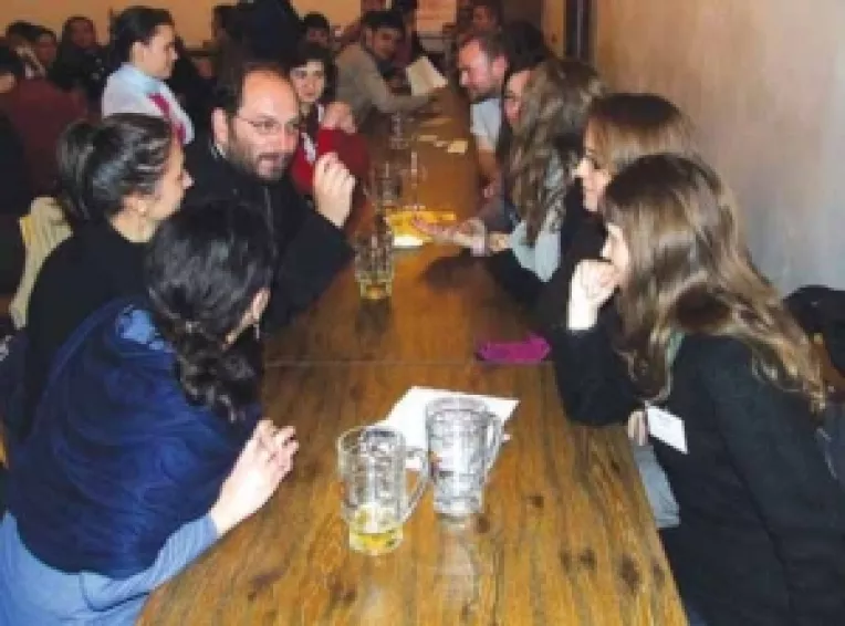 Taifas : Arta romanilor de a sta de vorba