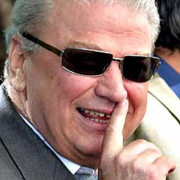 Talpes ii readuce pe taranisti in Parlament