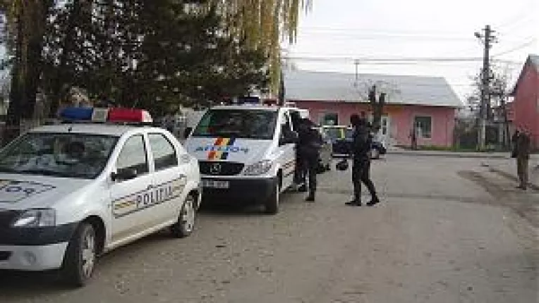 Tanar cautat cu politia pentru a fi incarcerat.