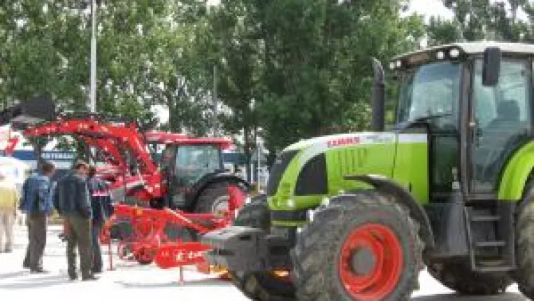 Tractoare si utilaje  la preturi speciale