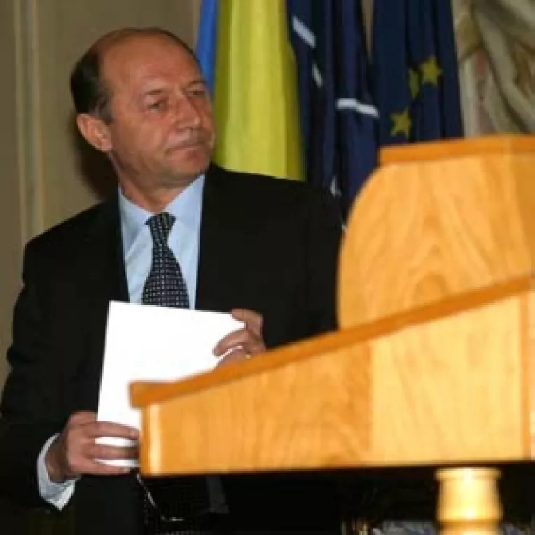 Traian Basescu ii tine in priza pe parlamentari 
