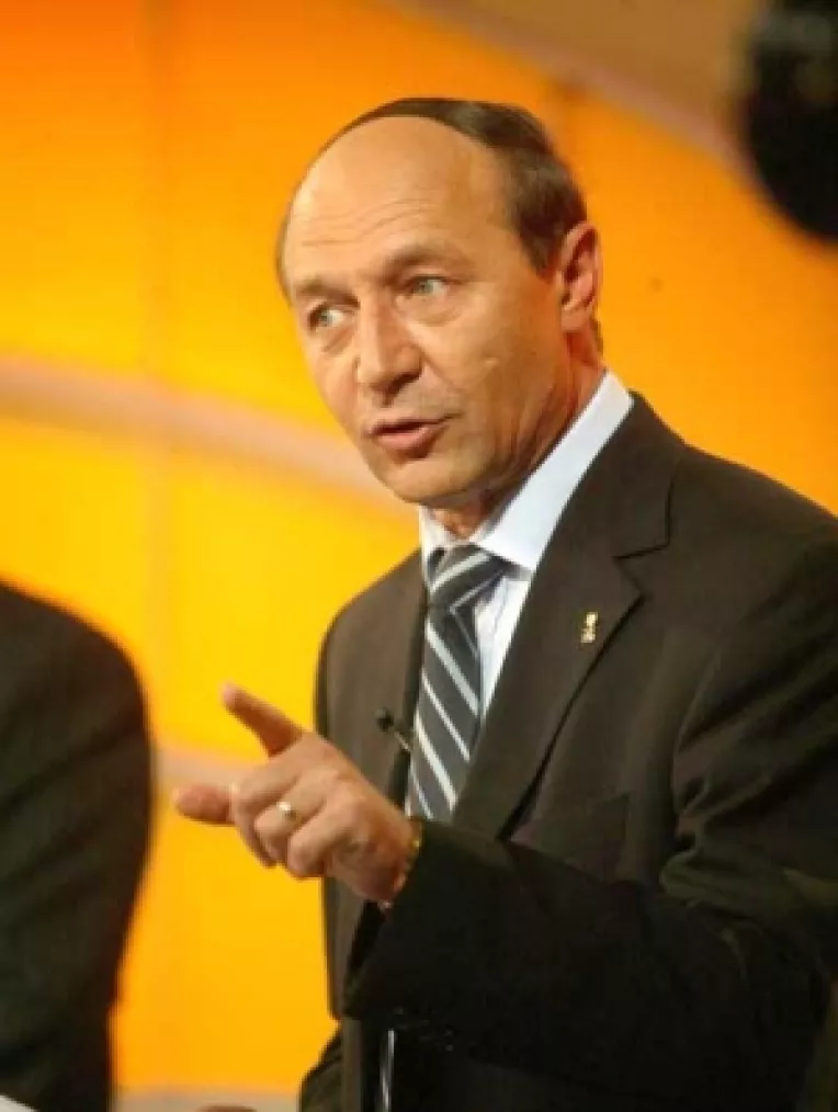 Traian Basescu va emite decretul prin care va consfinti organizarea referendumului pentru parlament unicameral