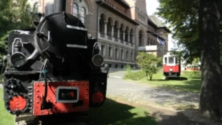 Tramvaie si locomotive de epoca in centrul Bucurestiului