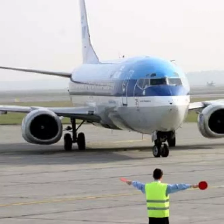 Transportatorii aerieni, amendati daca nu-si informeaza  pasagerii