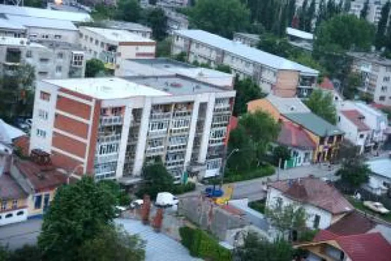 Tranzactiile imobiliare trec prin agentii