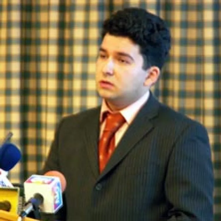 Trei miliarde de euro au miros de capsuni