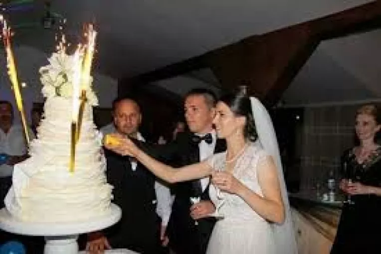 Trei semne din timpul petrecerii de nunta care vor duce clar la un divort!