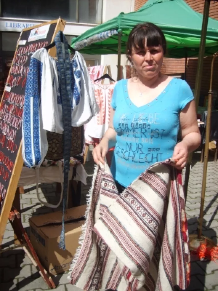 Tudora Marinela Duna din Draganesti, Olt: "Am adus la MTR doua costume traditionale autentice, unul din Olt si unul din Teleorman!"
