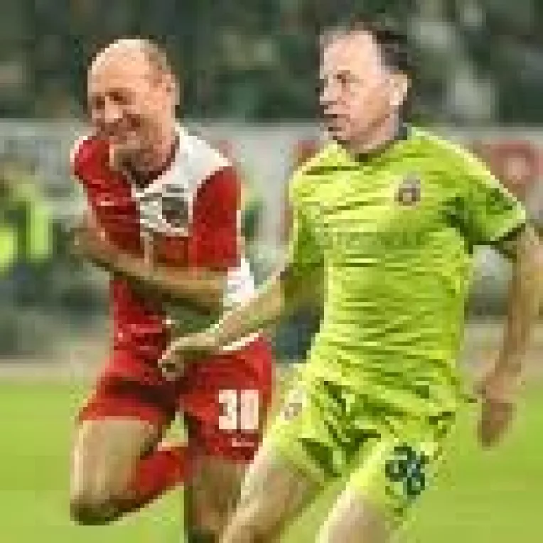 Turul 1, cvasiegalitate Basescu-Geoana: 32,44% - 31,15% = 1,29%