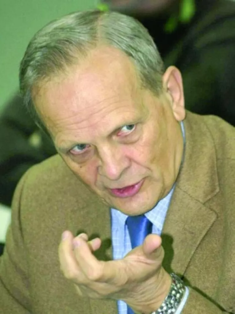 Tusac ia in calcul rezilierea contractului cu liderul PD-L. Stolojan ar putea ramane fara hectarele din statiunea Olimp