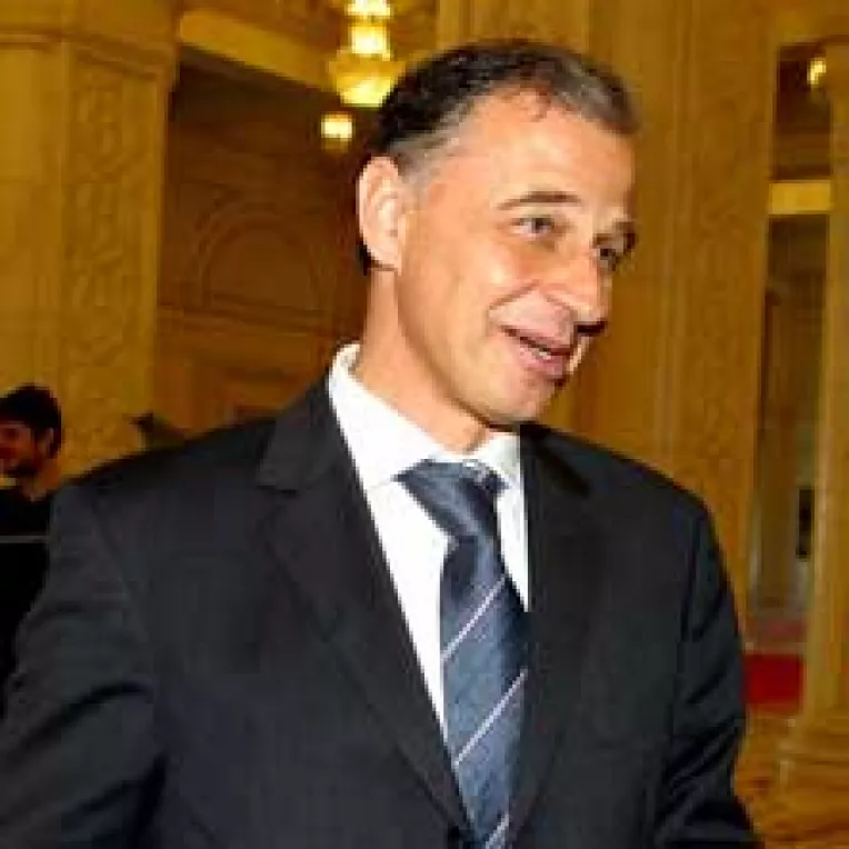 Uite motiunea, nu e motiunea!