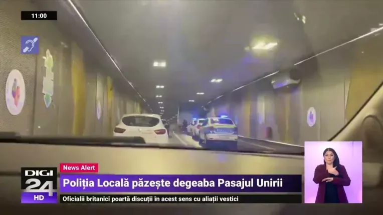 Un camion a ramas blocat in Pasajul Unirii