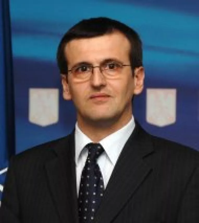 Un europarlamentar PD-L il contrazice pe Basescu: Sa nu desfiintam Senatul!