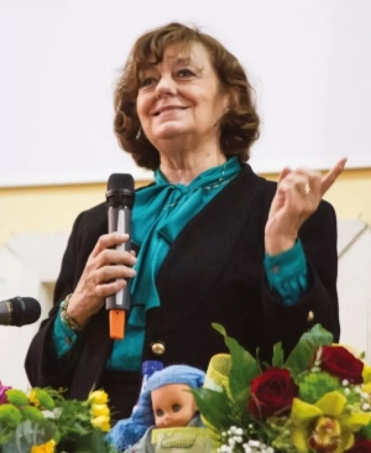 Un interviu exceptional cu poeta Ana Blandiana, in revista SINTEZA (2)