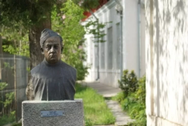 Un loc fabulos pe drumul spre mare, intre Cernavoda si Harsova: "Muzeul de arta Dinu si Sevasta Vintila" de la Topalu