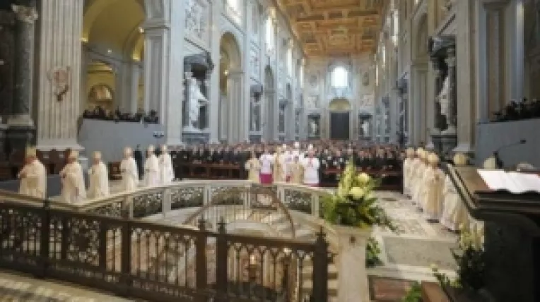 Un milion de catolici din Romania sarbatoresc duminica Pastele