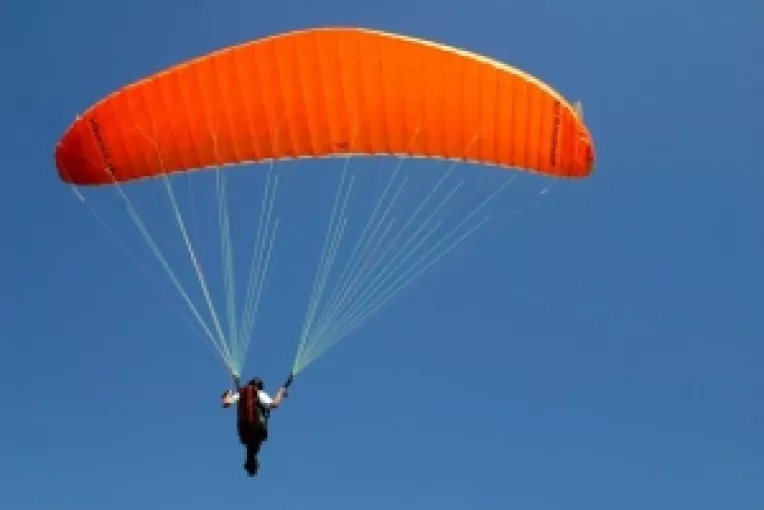 Un parasutist a murit pe aerodromul din Clinceni