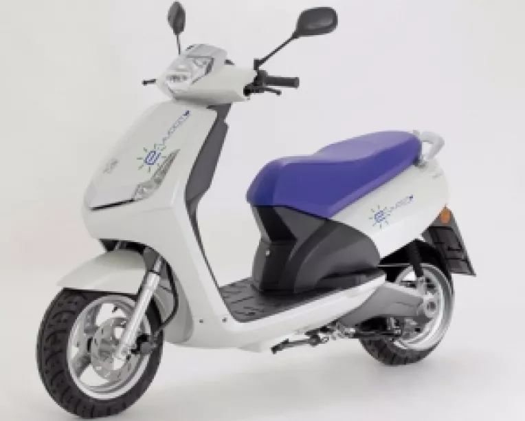 Un scuter oferit de Dan Voiculescu: Premiul pentru cea mai gogonata dintre minciunile lui Traian Basescu