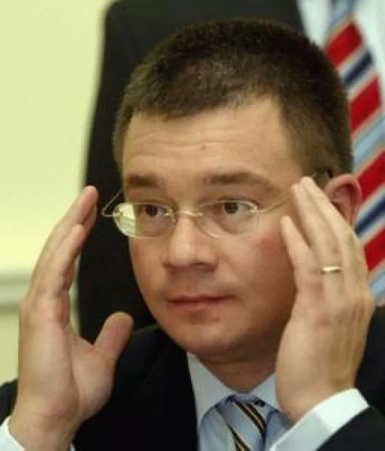 Ungureanu - eliberat, Cioroianu - blocat. "Externele" au ramas fara cap