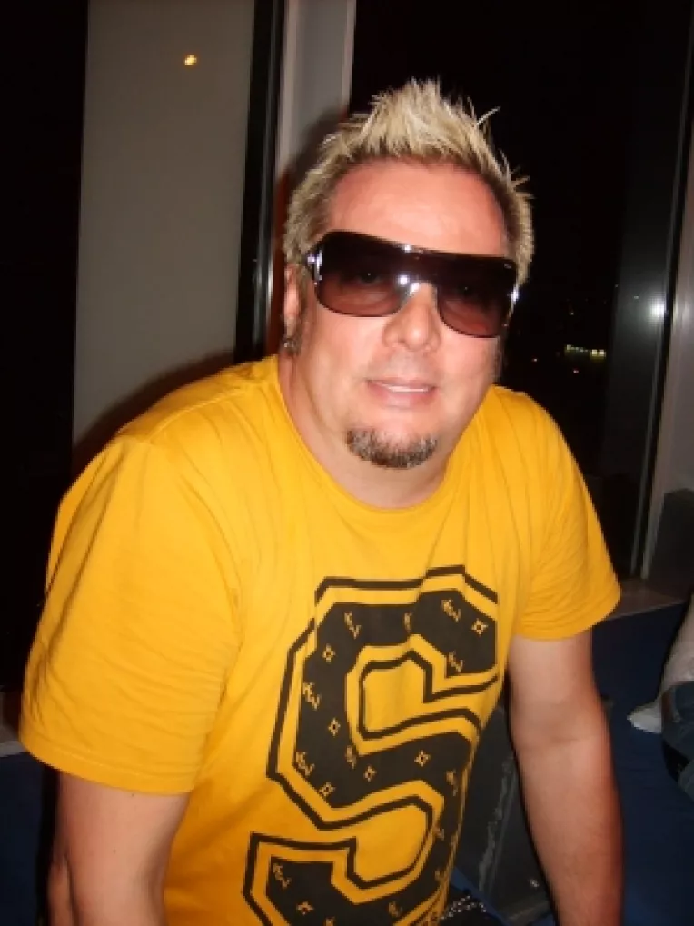 Vali "Prunus" Ionescu, basistul formatiei Voltaj: "La sfarsit de cariera, ma voi retrage in Statele Unite ale Americii!"