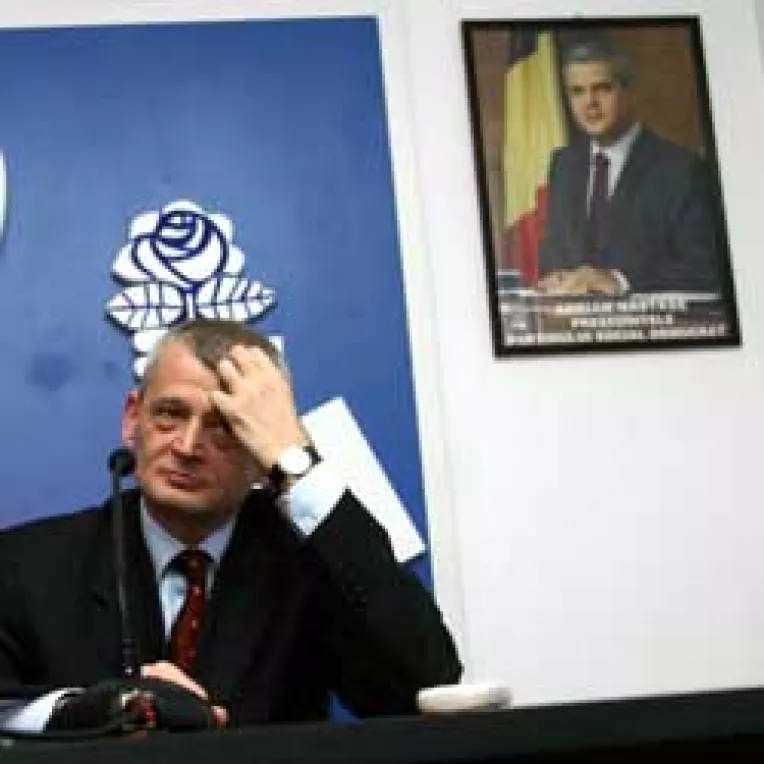 Vanghelie il lauda pe Oprescu si-l demonteaza pe Nastase