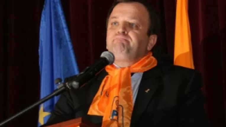 Vicepresedintele PD-L Gheorghe Flutur a anuntat ca partidul sau solicita ministrilor si partenerilor de guvernare sa nu utilizeze institutiile statului in scop electoral