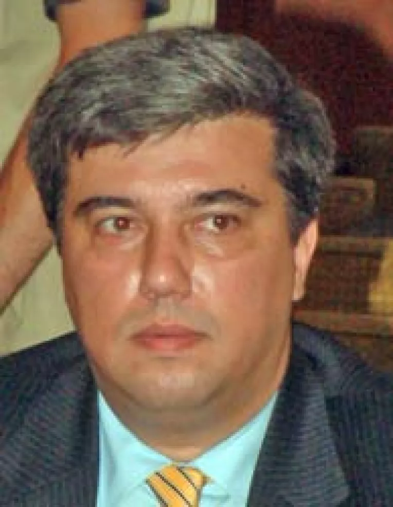 Victor Manea ii cere lui Mazare sa traduca sutilor mesajul de pe panouri