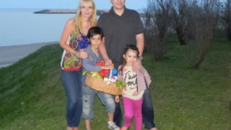 Victor Ponta si Daciana Sarbu au transmis mesaje de Paste pe Facebook