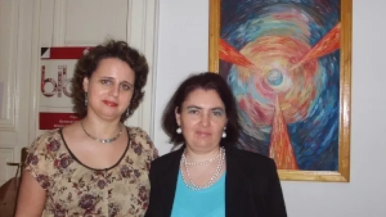 Victorita Dutu a expus tablourile sale la Biblioteca Metropolitana