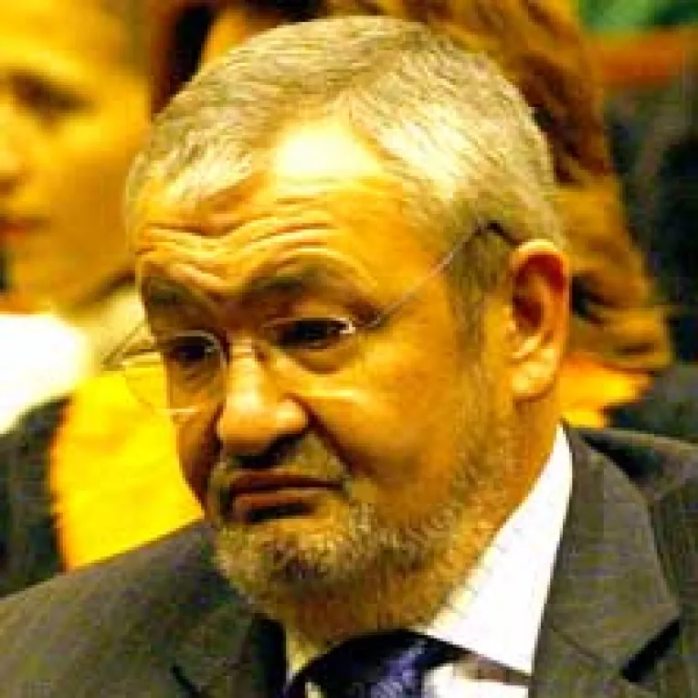 Vladescu, amenintat de UE cu steguletul rosu