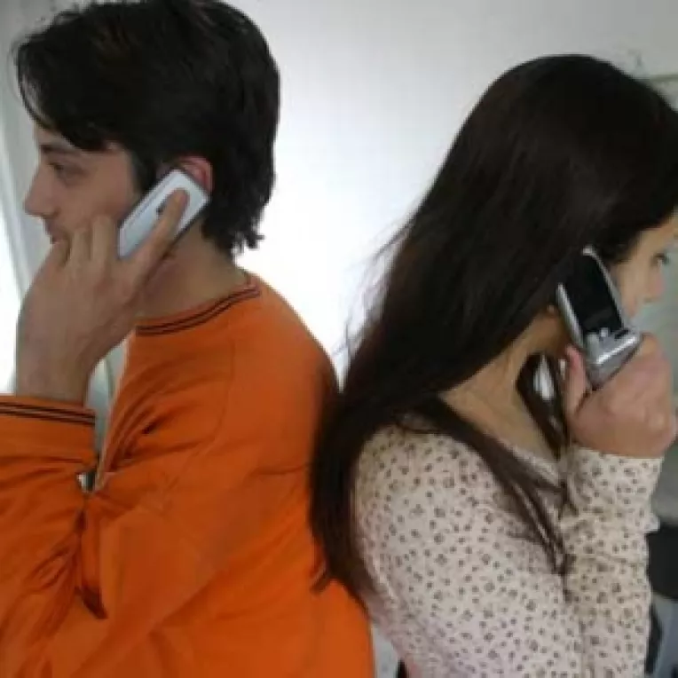 Vodafone ieftineste roamingul si trece la tarife in euro