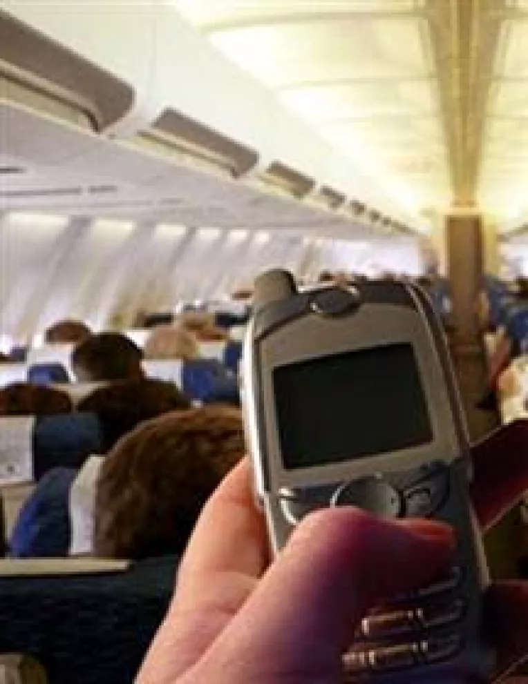 Vom putea vorbi la telefon si din avion