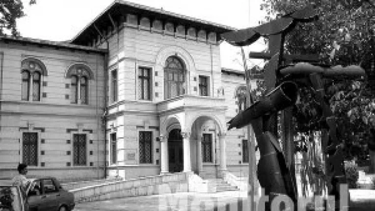 Zece milioane de euro nu au casa