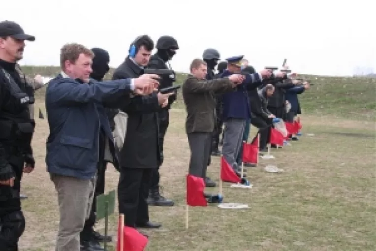 Ziua Politiei marcata printr-un concurs de tir.